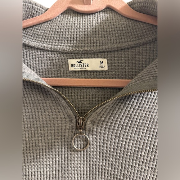 Hollister Grey Cropped Sweater With Zipper Size Medium/Large - Picture 2 of 4
